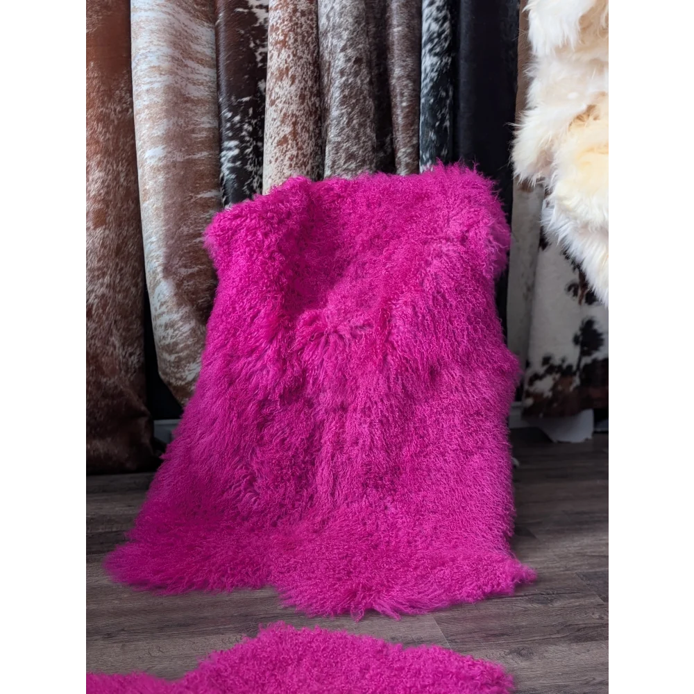 Vibrant hot pink Angus Oliver sheepskin rug, 64x39 fluffy fuchsia fibers