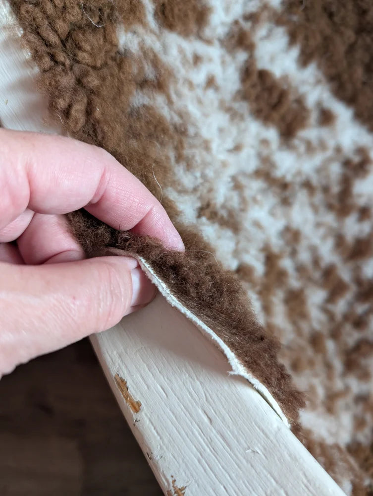 Brown and white highland spotted grade b sheepskins fleece fabric with soft textured surface for sheepskin rugs