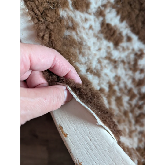 Brown and white highland spotted grade b sheepskins fleece fabric with soft textured surface for sheepskin rugs