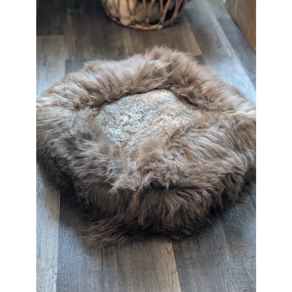 Cozy #13 long wool highland sheepskin pet bed with natural fur rug texture