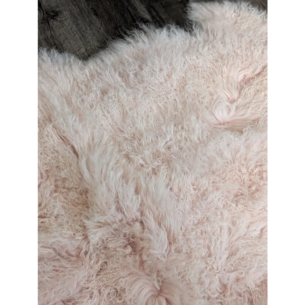 Blush pink Angus Oliver sheepskin rug, 68x45in quad size