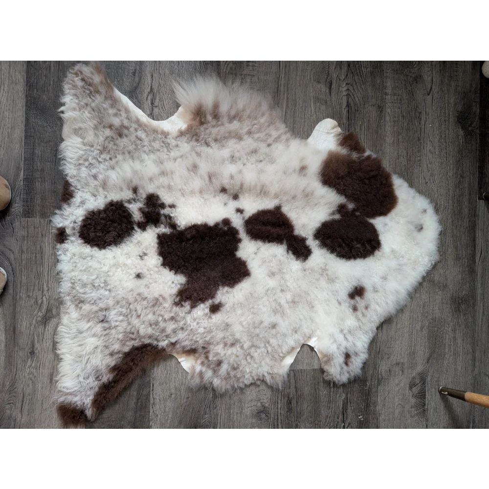 #25 40" x 29" Grade B Fluffy Cloud Like Sheepskin