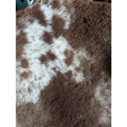 Brown and white soft fluffy tibet highland spotted sheepskin blanket grade a- with highland spotted texture
