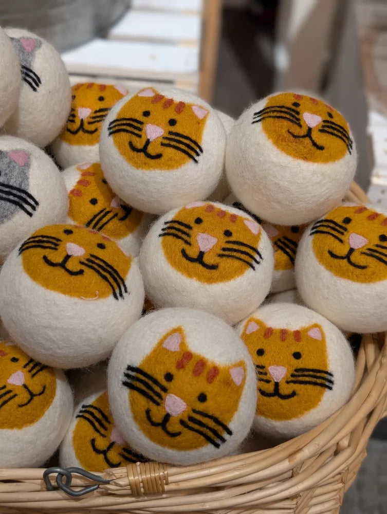 3 Fabulous Cat Dryer Balls in sheep’s wool basket set dry clothes faster