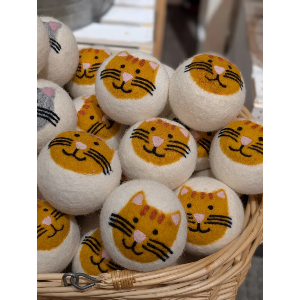 3 Fabulous Cat Dryer Balls in sheep’s wool basket set dry clothes faster