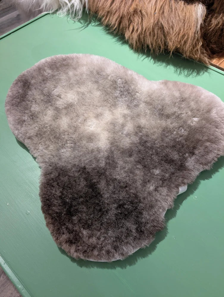 Angus Oliver #3 sheepskin English saddle cover in gray brown plush fur