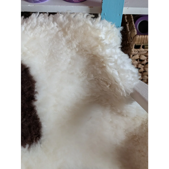 White and brown tibet highland spotted sheepskin rug with soft fluffy texture grade a- sheepskins