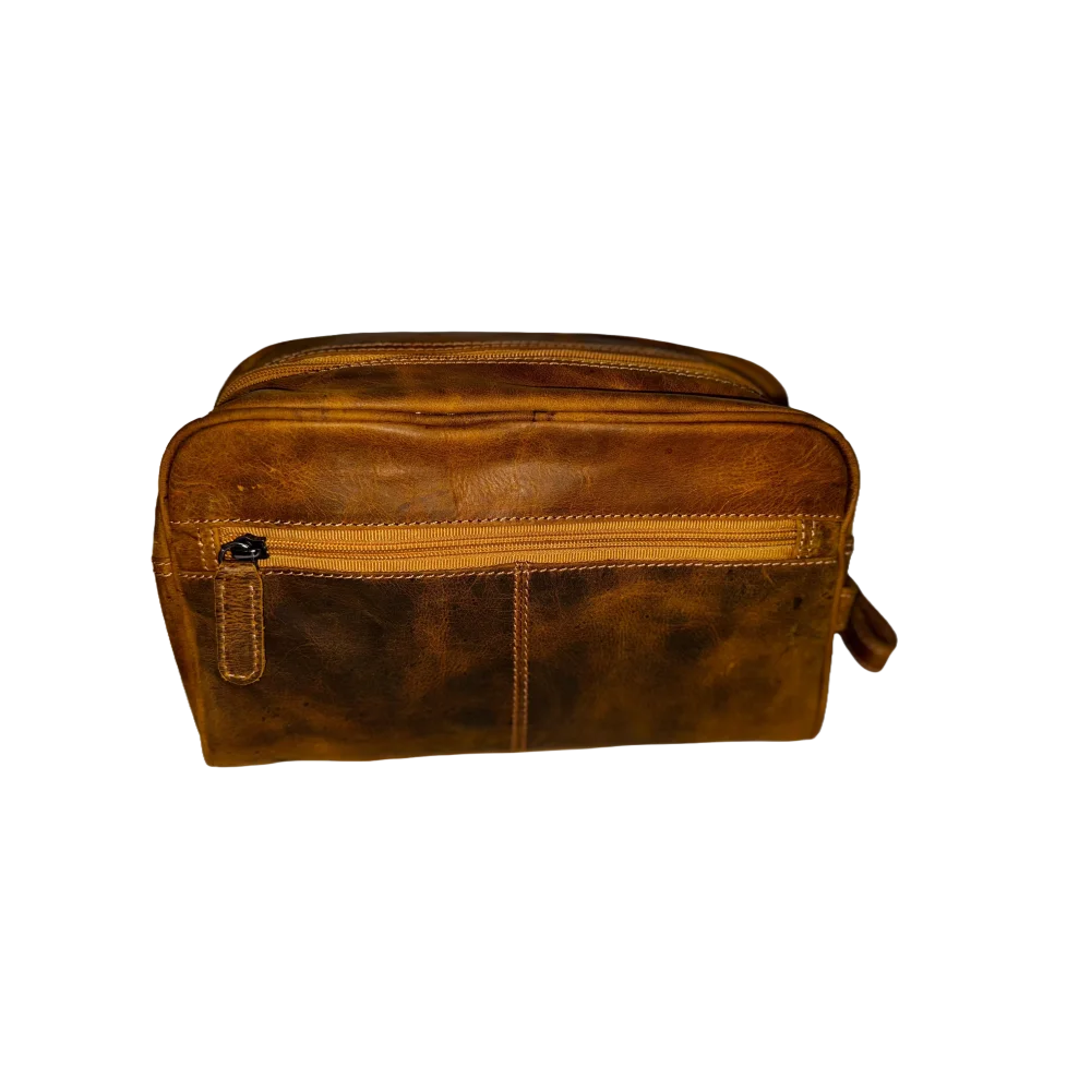 Leather Banff toiletry bag in vintage brown wax pull-up leather