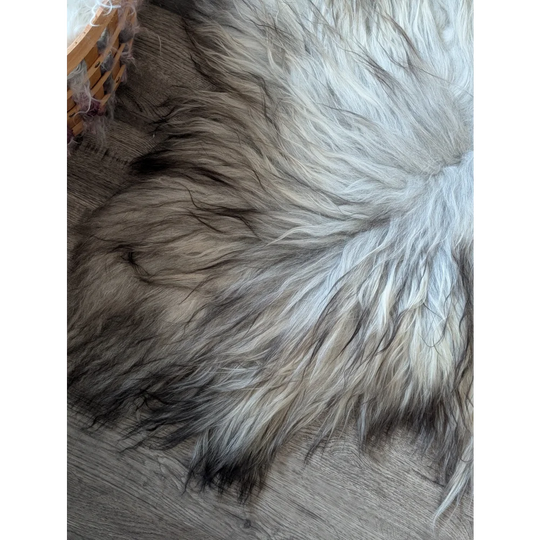 #80❤️❤️59" x 37" Massive Natural Grey Icelandic Sheepskin