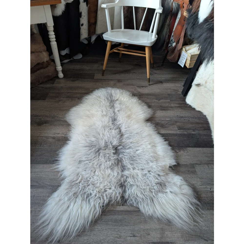 #86❤️❤️55" x 31" Massive Natural Grey Icelandic Sheepskin