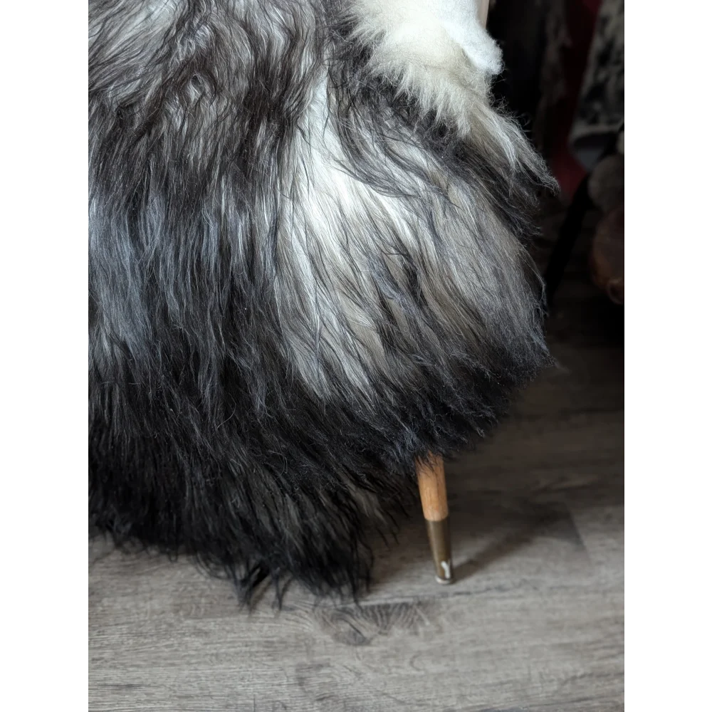#88❤️❤️58" x 39" Massive Natural Grey Icelandic Sheepskin