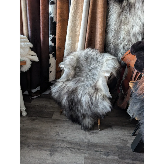 #89❤️❤️59" x 38" Massive Natural Grey Icelandic Sheepskin
