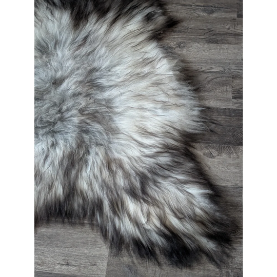 #89❤️❤️59" x 38" Massive Natural Grey Icelandic Sheepskin