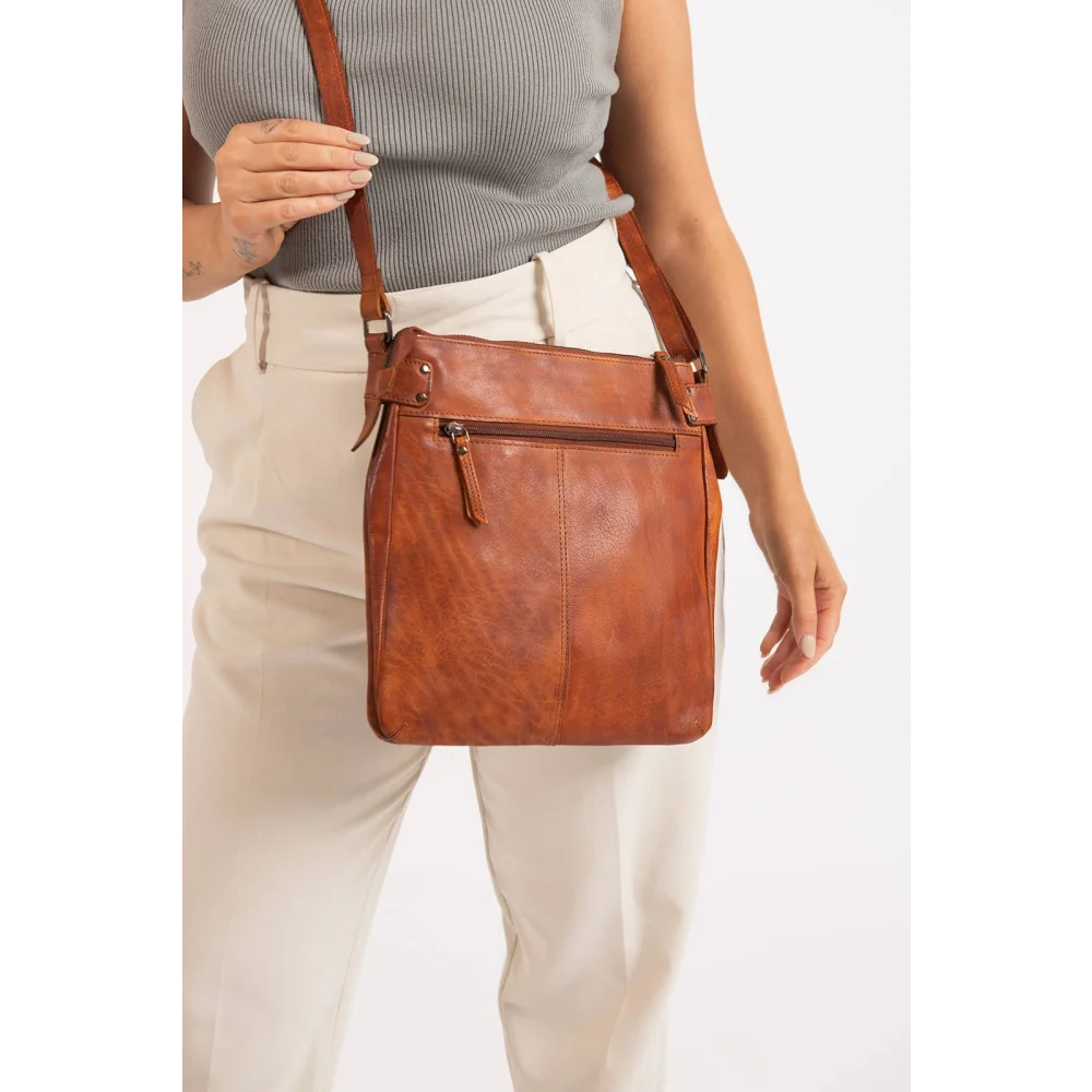 Robbie Leather Crossbody Shoulder Bag