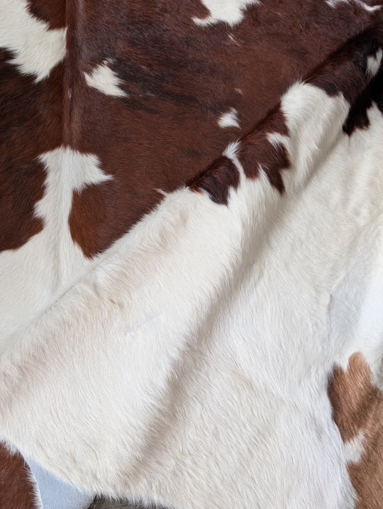 ASM#128❤️83" x 77" Lovely Large Cowhide Rug (tapis en peau de vache)