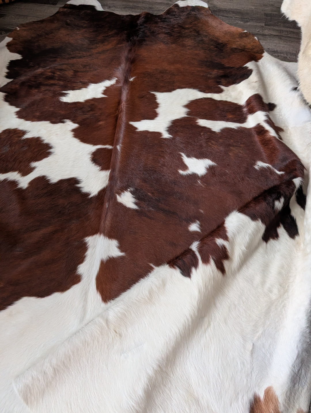 ASM#128❤️83" x 77" Lovely Large Cowhide Rug (tapis en peau de vache)
