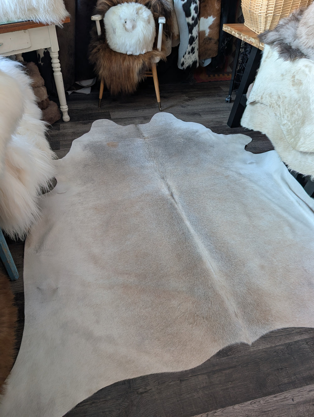 Medium #200❤️84" x 77" Cowhide Rug