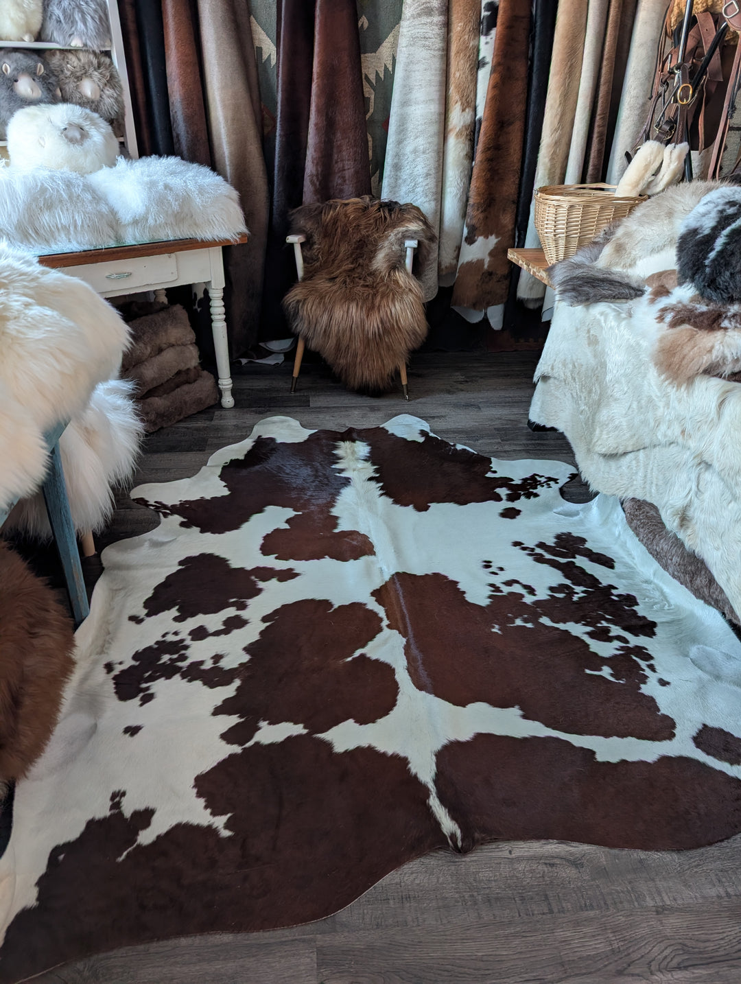 BrownWhite#56❤️90" x 80" Cowhide Rug