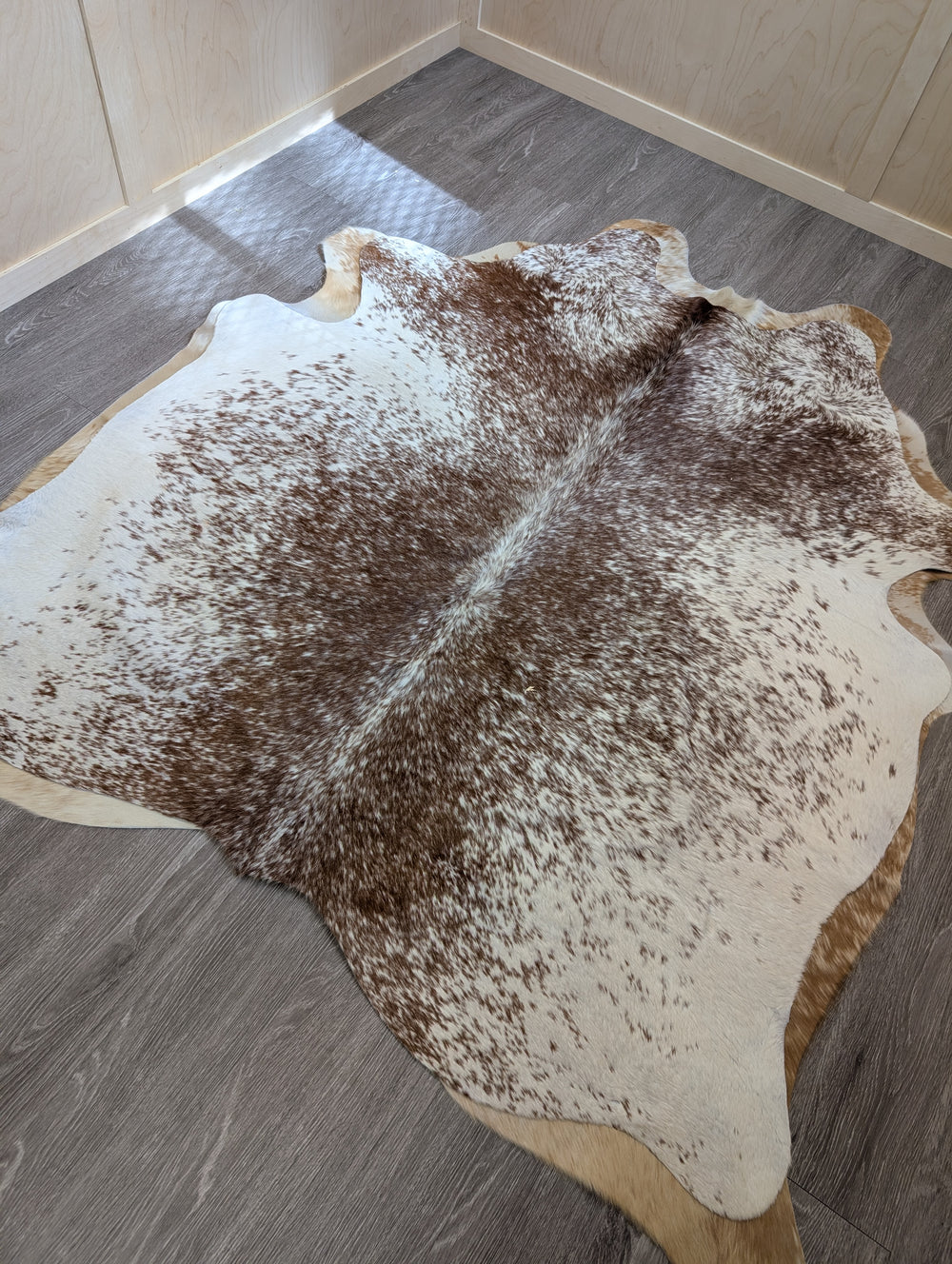 ASM#128❤️83" x 77" Lovely Large Cowhide Rug (tapis en peau de vache)