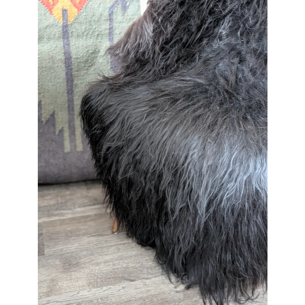 AN15❤️57" x 36" Massive Natural Black Icelandic Sheepskin