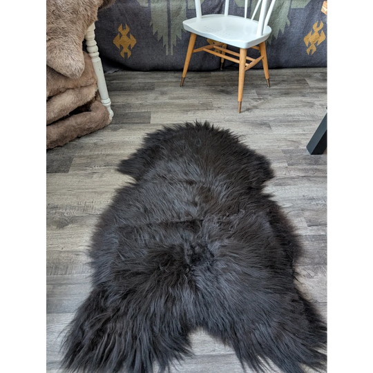 AN17❤️58" x 36" Massive Natural Black/Brown Icelandic Sheepskin