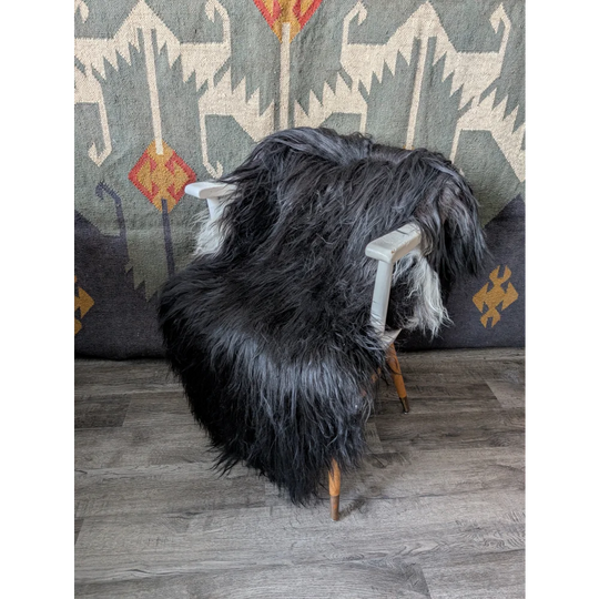 AN18❤️59" x 34" Massive Natural Black Icelandic Sheepskin