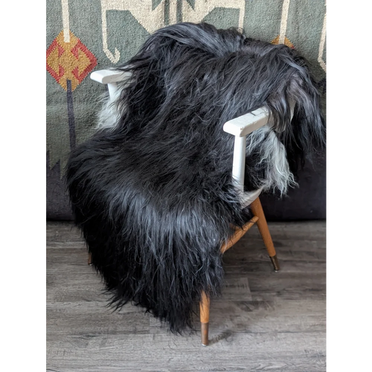 AN18❤️59" x 34" Massive Natural Black Icelandic Sheepskin