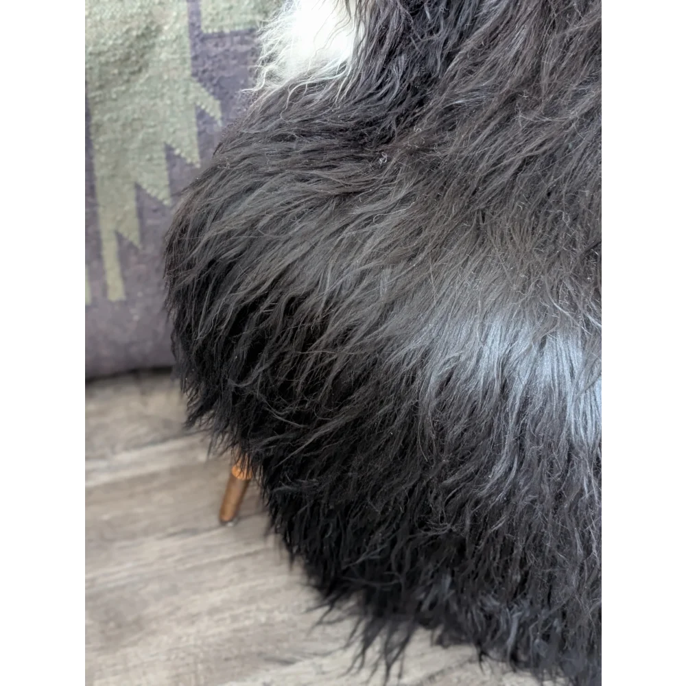 AN18❤️59" x 34" Massive Natural Black Icelandic Sheepskin
