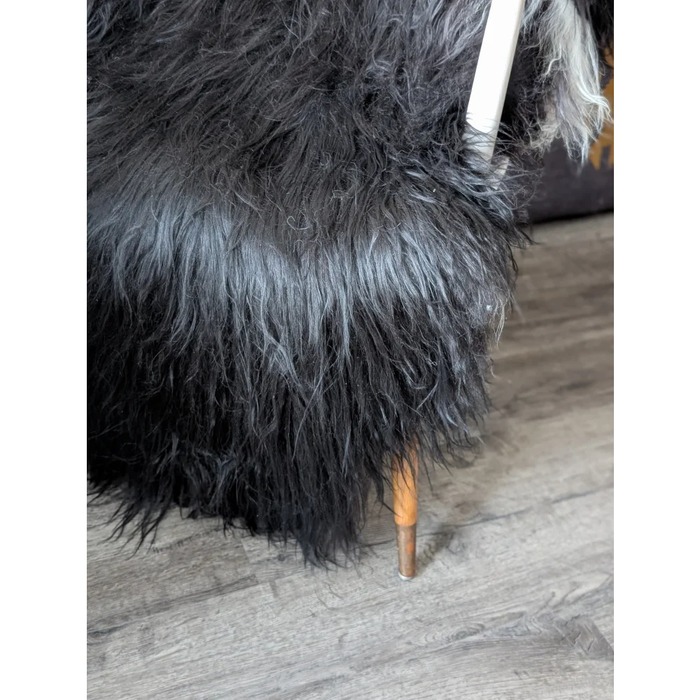 AN18❤️59" x 34" Massive Natural Black Icelandic Sheepskin