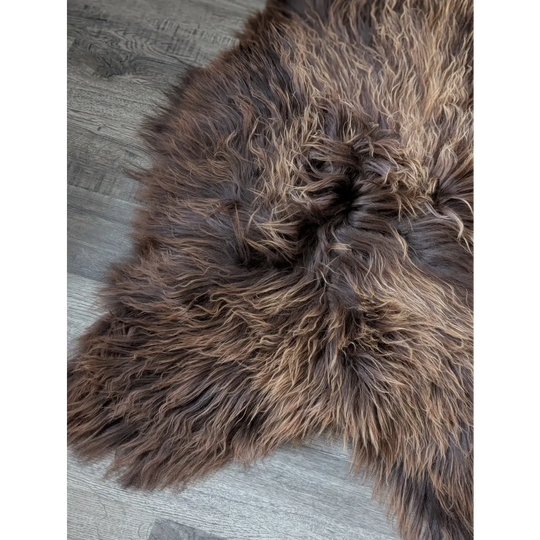 AN22❤️56" x 35" Massive Bronze Icelandic Sheepskin