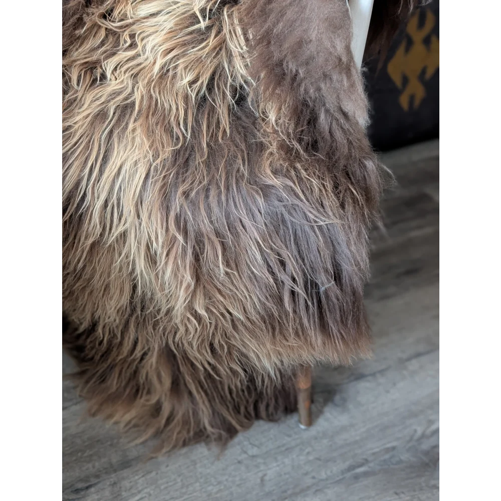 AN26❤️57" x 34" Massive Bronze Icelandic Sheepskin