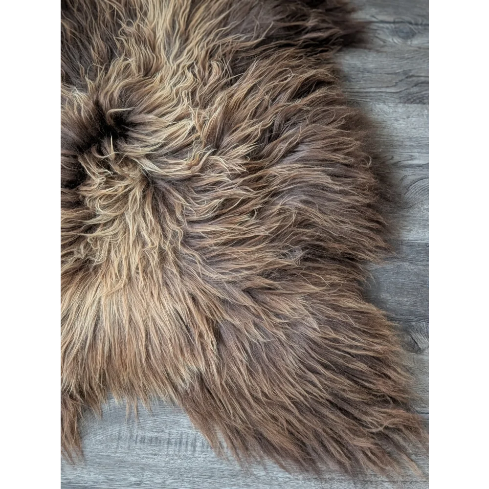 AN26❤️57" x 34" Massive Bronze Icelandic Sheepskin