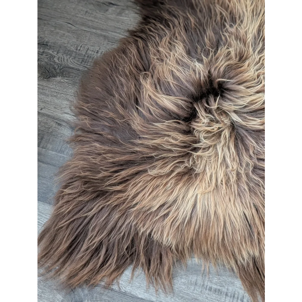 AN26❤️57" x 34" Massive Bronze Icelandic Sheepskin