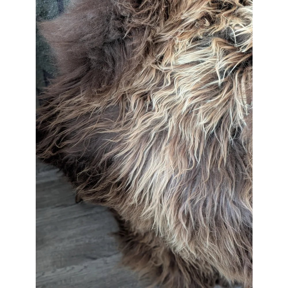AN26❤️57" x 34" Massive Bronze Icelandic Sheepskin