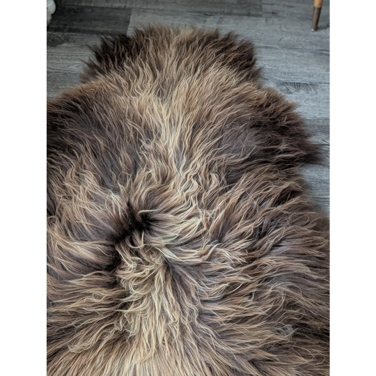 AN26❤️57" x 34" Massive Bronze Icelandic Sheepskin