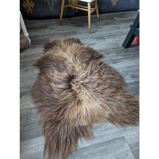 AN26❤️57" x 34" Massive Bronze Icelandic Sheepskin