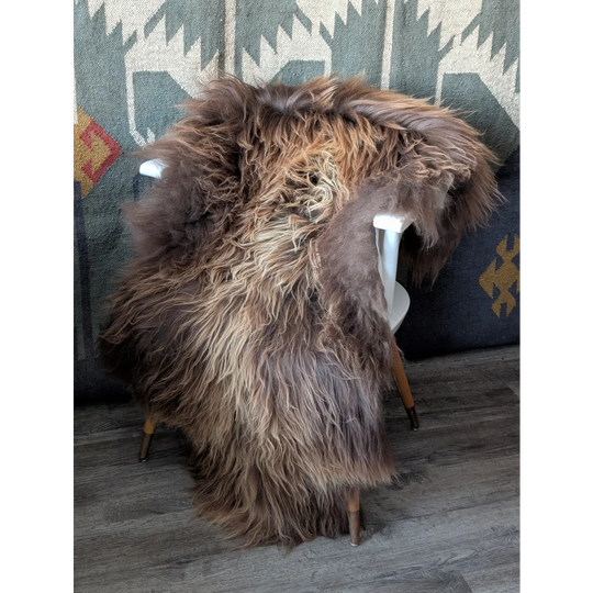 AN26❤️57" x 34" Massive Bronze Icelandic Sheepskin