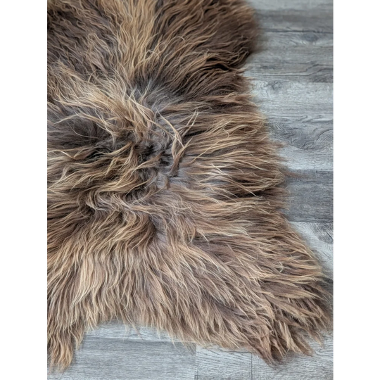 AN27❤️58" x 31" Massive Bronze Icelandic Sheepskin