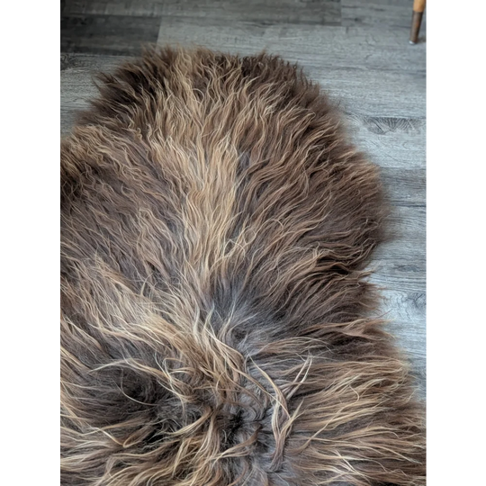 AN27❤️58" x 31" Massive Bronze Icelandic Sheepskin