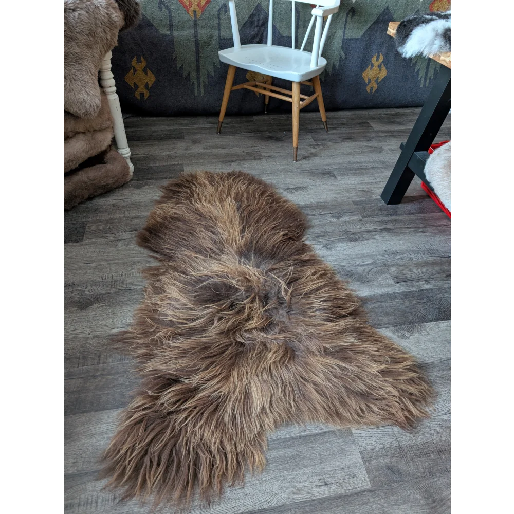 AN27❤️58" x 31" Massive Bronze Icelandic Sheepskin