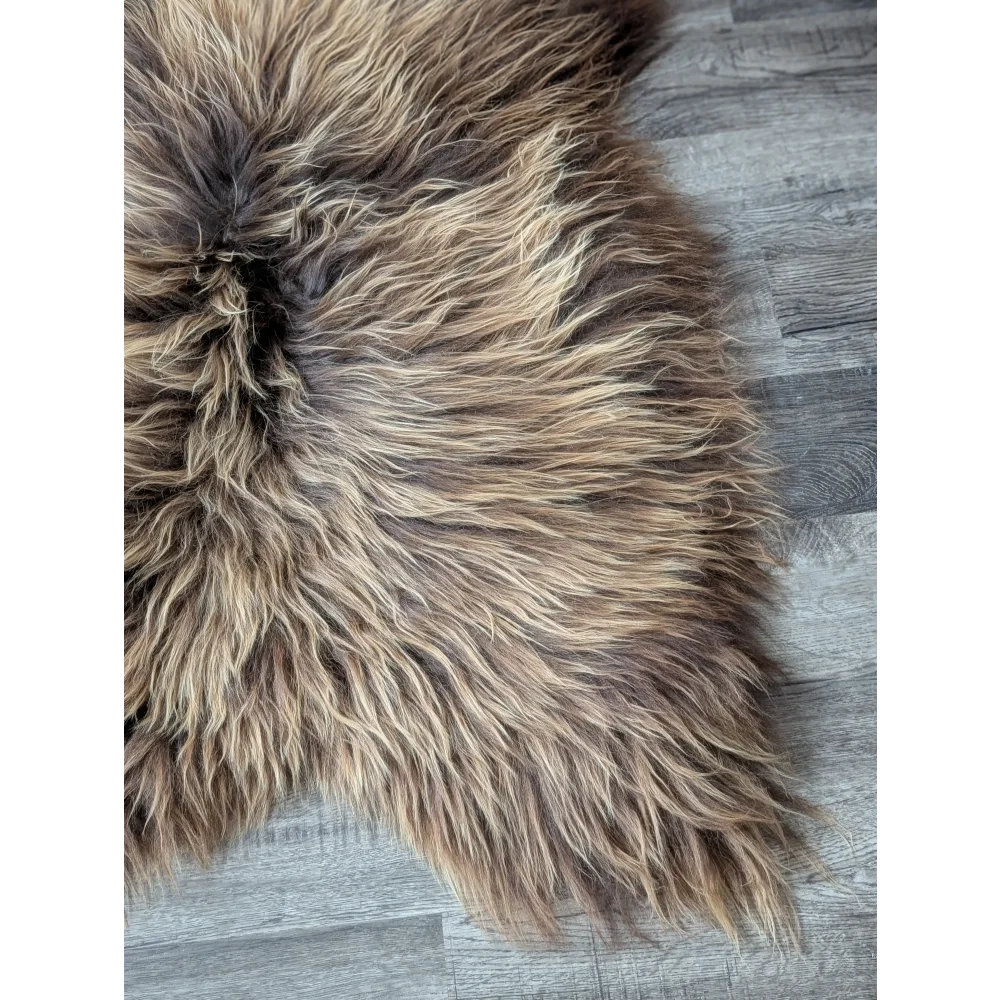 AN29❤️56" x 32" Massive Bronze Icelandic Sheepskin