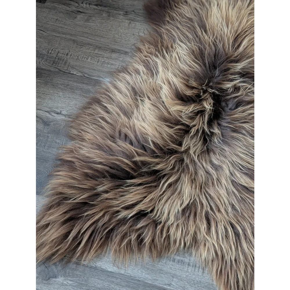 AN29❤️56" x 32" Massive Bronze Icelandic Sheepskin