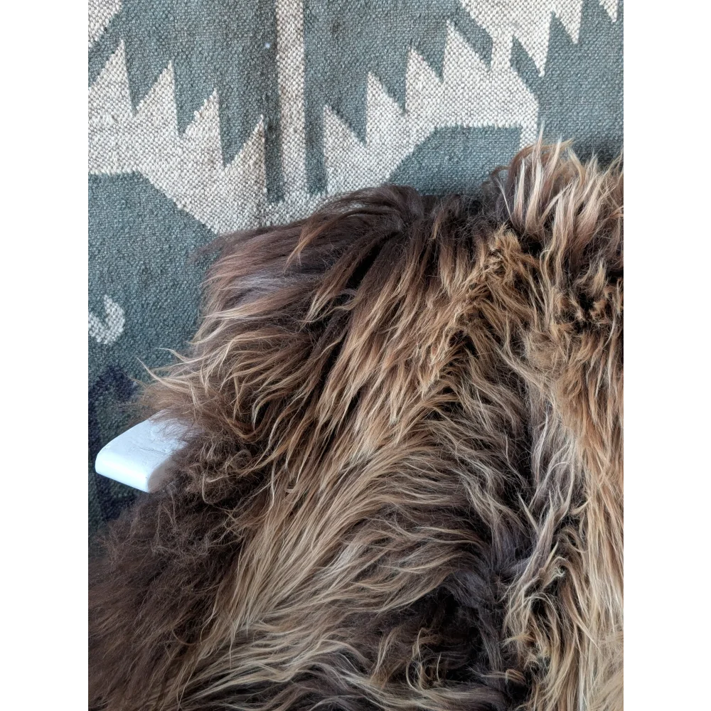 AN29❤️56" x 32" Massive Bronze Icelandic Sheepskin