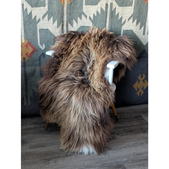 AN29❤️56" x 32" Massive Bronze Icelandic Sheepskin