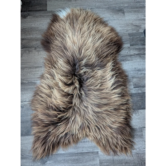 AN29❤️56" x 32" Massive Bronze Icelandic Sheepskin