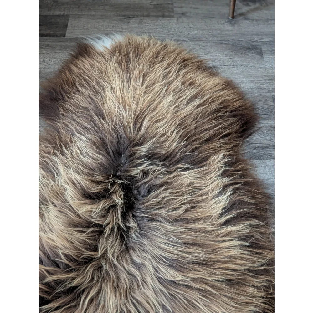 AN29❤️56" x 32" Massive Bronze Icelandic Sheepskin