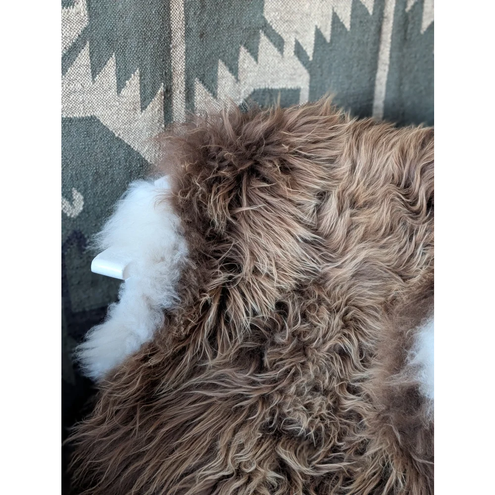 AN30❤️56" x 33" Massive Bronze Icelandic Sheepskin