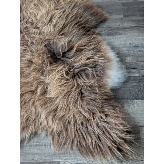 AN30❤️56" x 33" Massive Bronze Icelandic Sheepskin