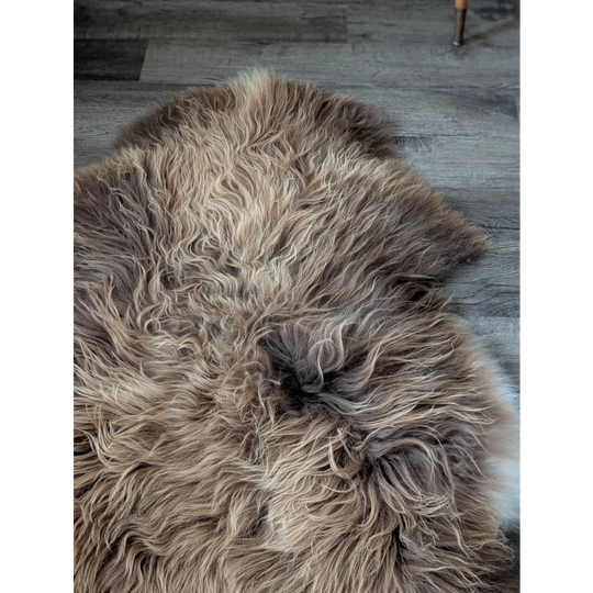 AN30❤️56" x 33" Massive Bronze Icelandic Sheepskin
