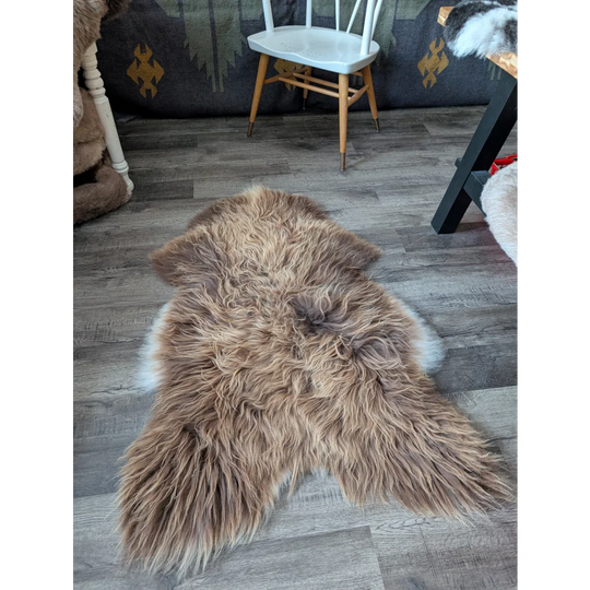 AN30❤️56" x 33" Massive Bronze Icelandic Sheepskin